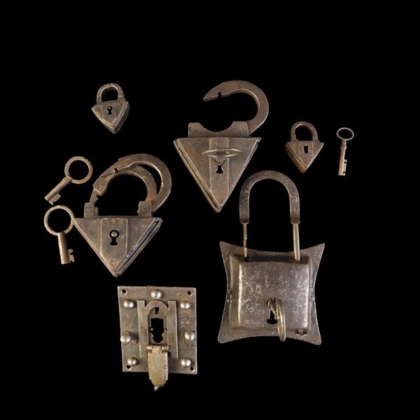Insieme di sei lucchetti in ferro. Tirolo e Italia, XVI-XIX secolo
