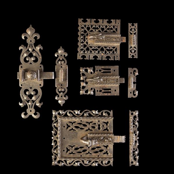 Quattro catenacci in ferro. Parigi, fine XIX - inizio XX secolo