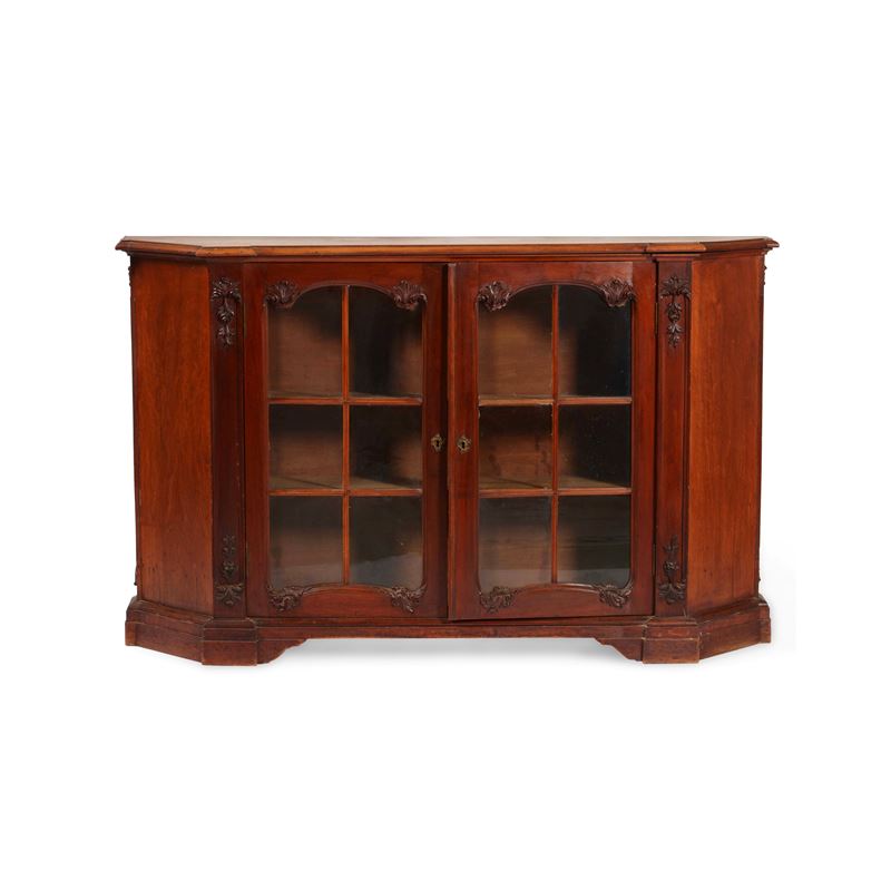 Credenza scantonata in legno intagliato. XX secolo  - Asta Antiquariato - Cambi Casa d'Aste