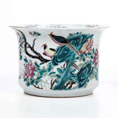 Vaso in porcellana, Cina XIX secolo, decoro policromo e bordo dorato