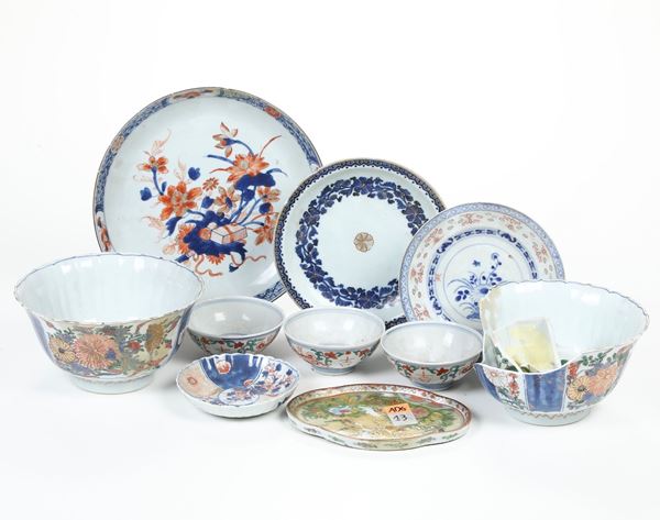 Coppia di bowls in porcellana policroma Imari più altre ceramiche