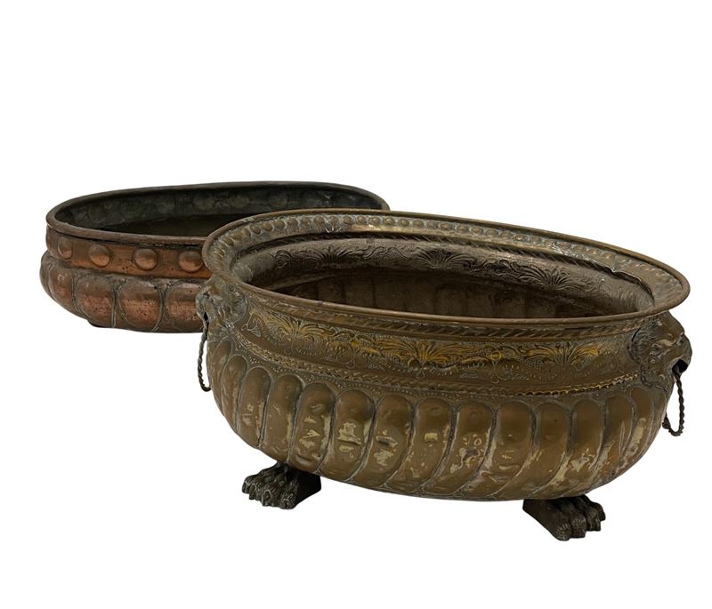 Due diversi antichi bacili in rame  - Auction Antiques - Cambi Casa d'Aste