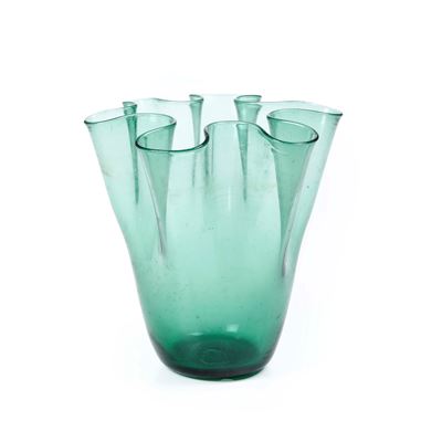 Murano, Vaso a fazzoletto in vetro soffiato verde (secolo XX)