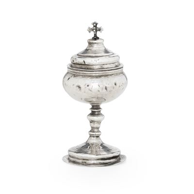Pisside veneziana, argento fuso e sbalzato, prima metà del XVIII secolo