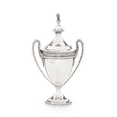 Goldsmith & Silversmith Company, Zuccheriera biansata in argento fuso e sagomato (Londra, 1912)
