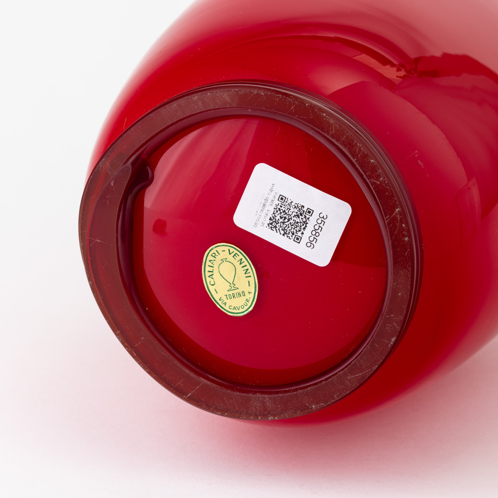 Venini, Vaso a balaustro Opalini in vetro soffiato rosso (Murano, 1970 ca.)