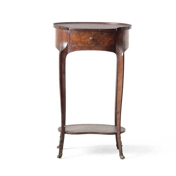 Comodino ovale in stile settecentesco. XX secolo