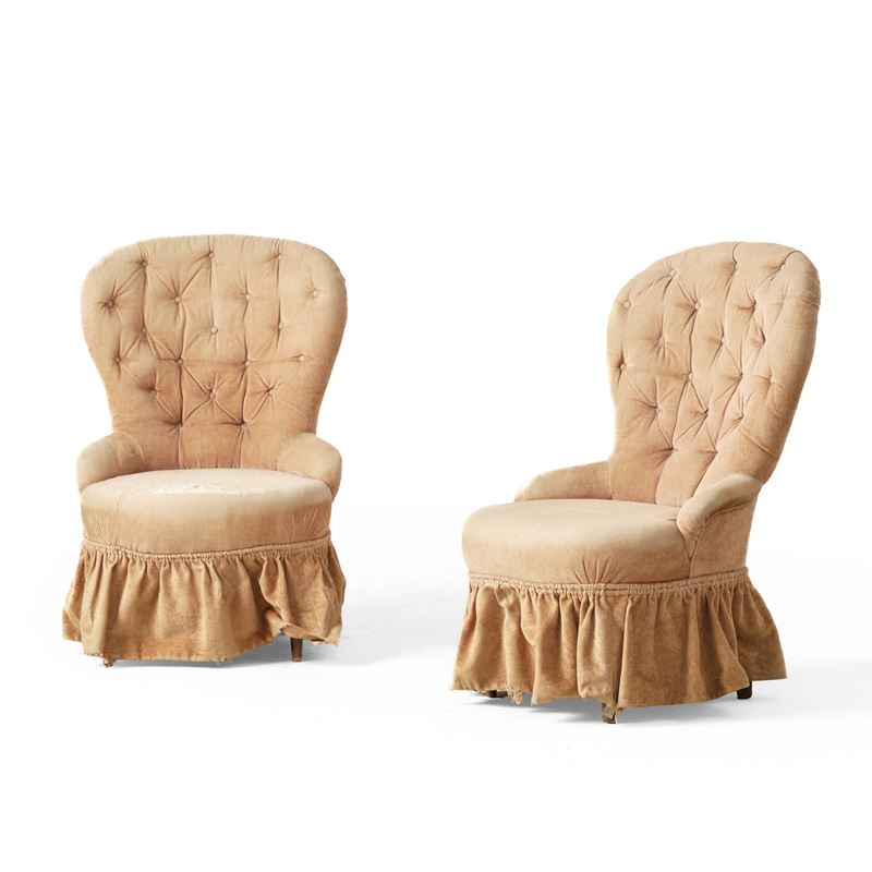 Due poltroncine imbottite con schienale capitonné  - Asta Antiquariato - Cambi Casa d'Aste