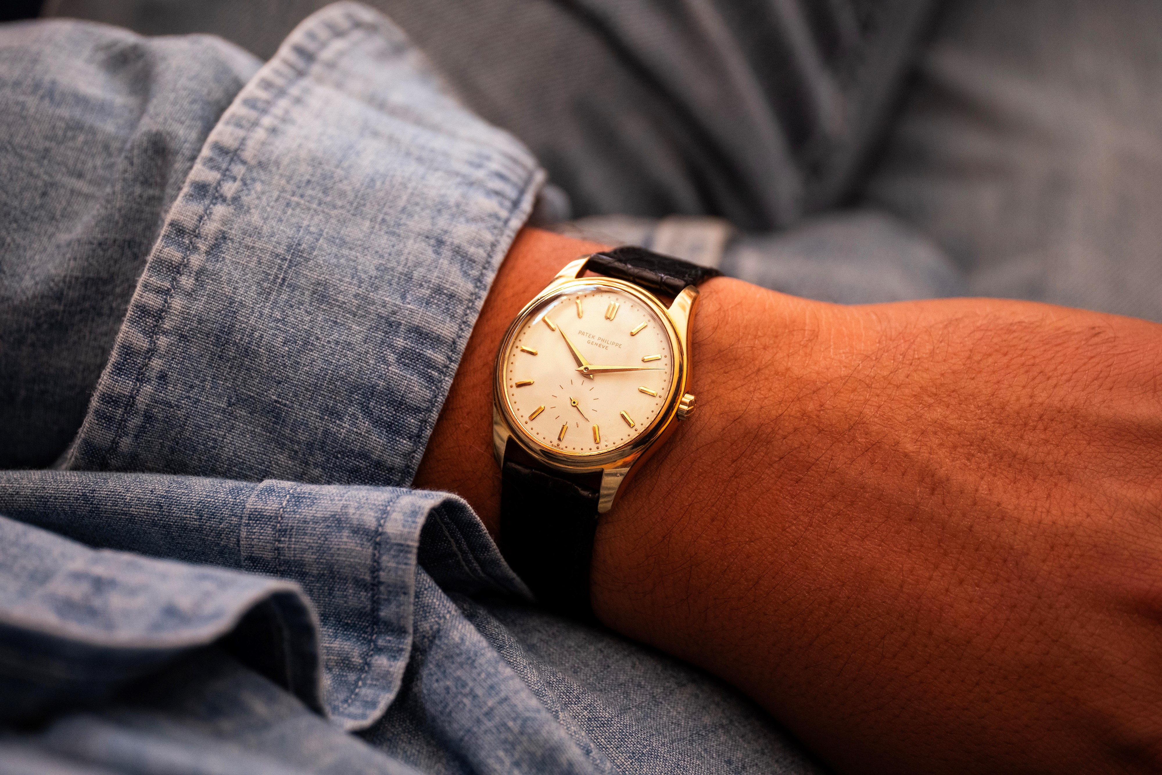 Patek Philippe - Calatrava ref. 2526, oro giallo 18k, quadrante in smalto bianco