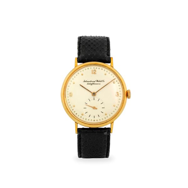 Calatrava in oro giallo 18k, quadrante argentè con numeri applicati e piccoli secondi al sei, circa 1960