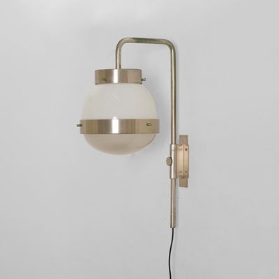 Lampada da parete mod. Delta, ottone nichelato e vetro opalino