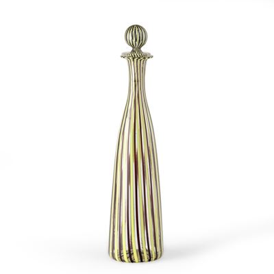 Venini, Bottiglia troncoconica in vetro soffiato con decoro a canne verticali bicolore (Murano, c...