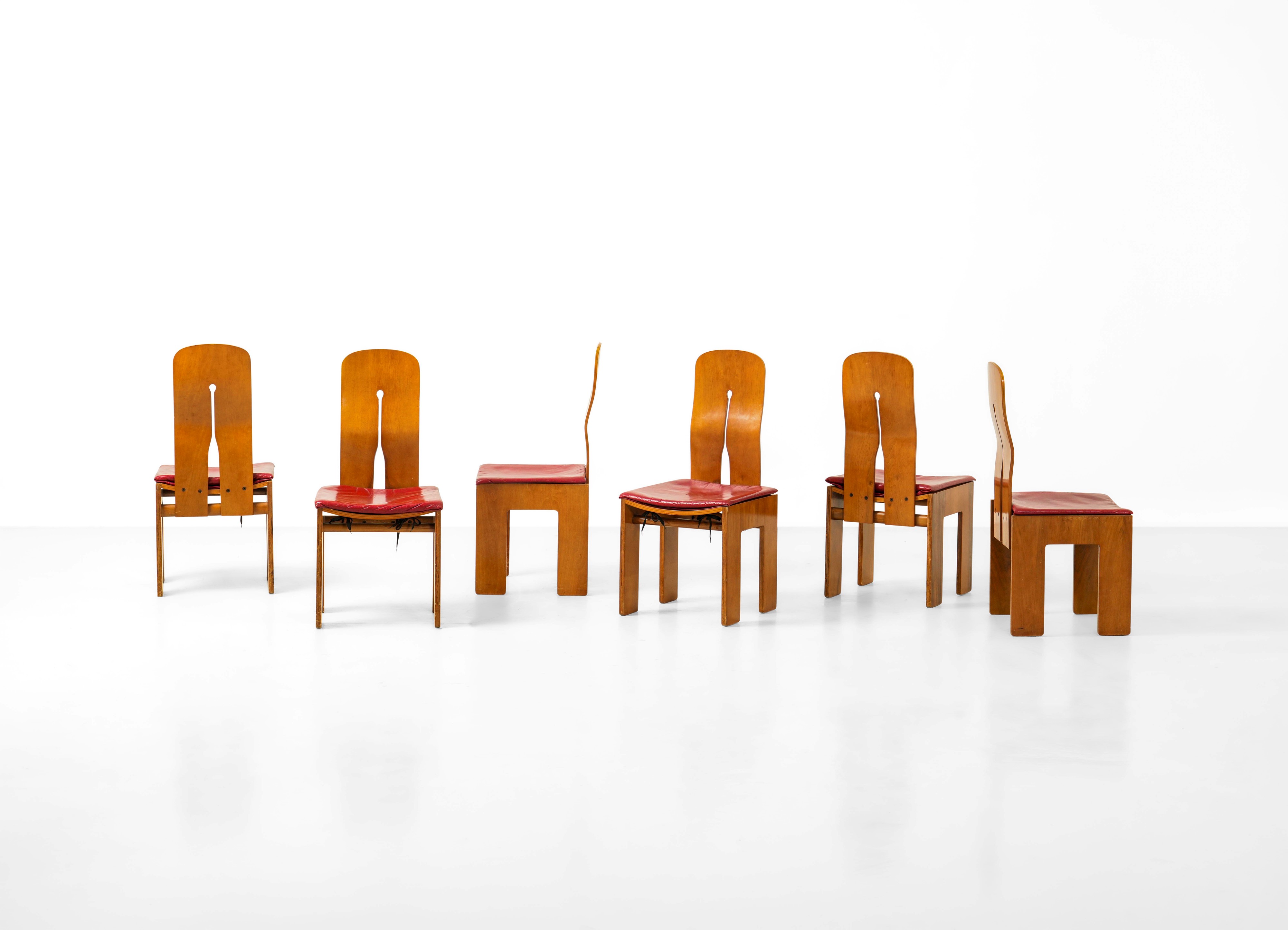 Carlo Scarpa - Sei sedie mod. 765, legno e pelle, Italia, circa 1970