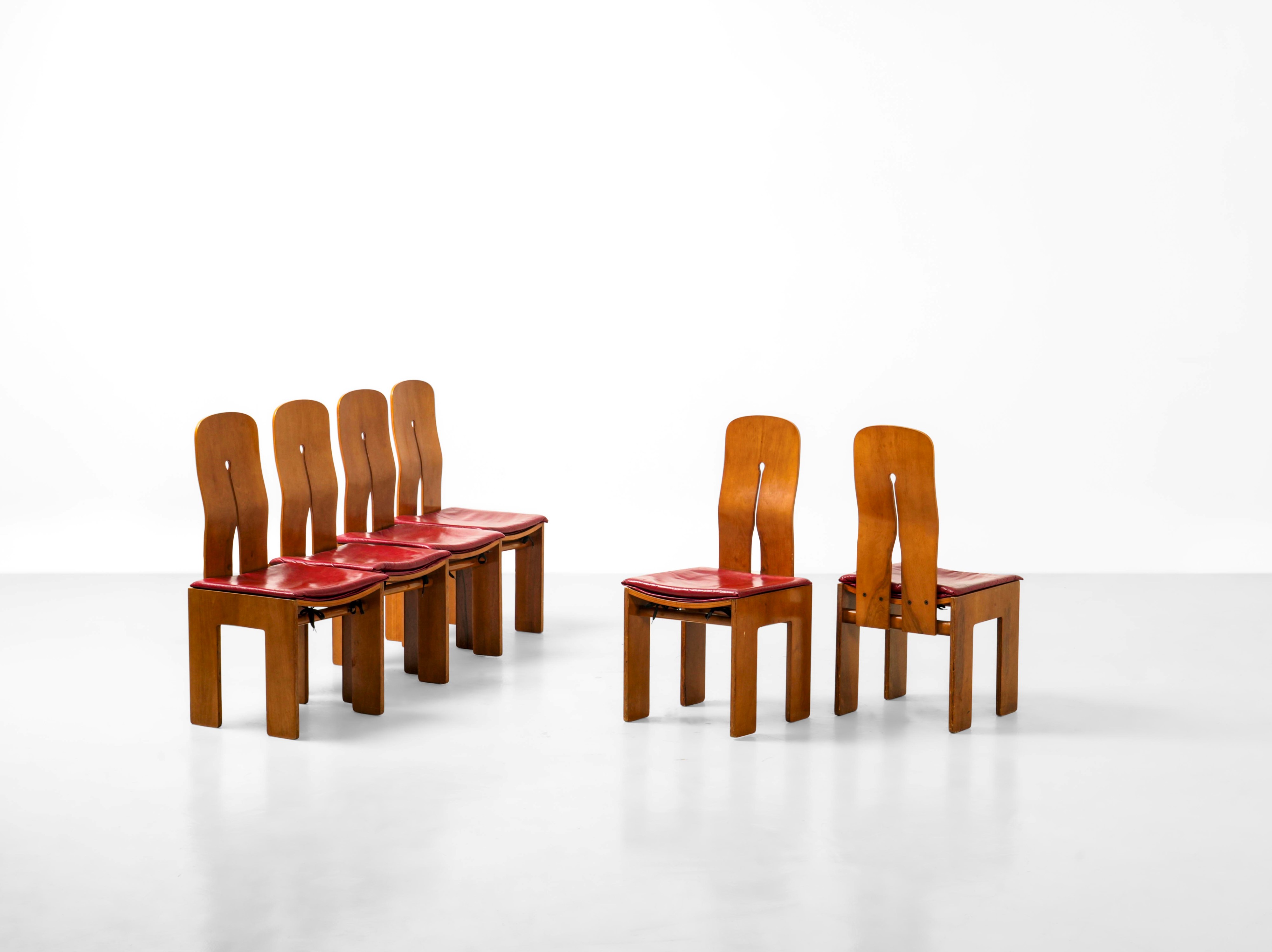 Carlo Scarpa - Sei sedie mod. 765, legno e pelle, Italia, circa 1970