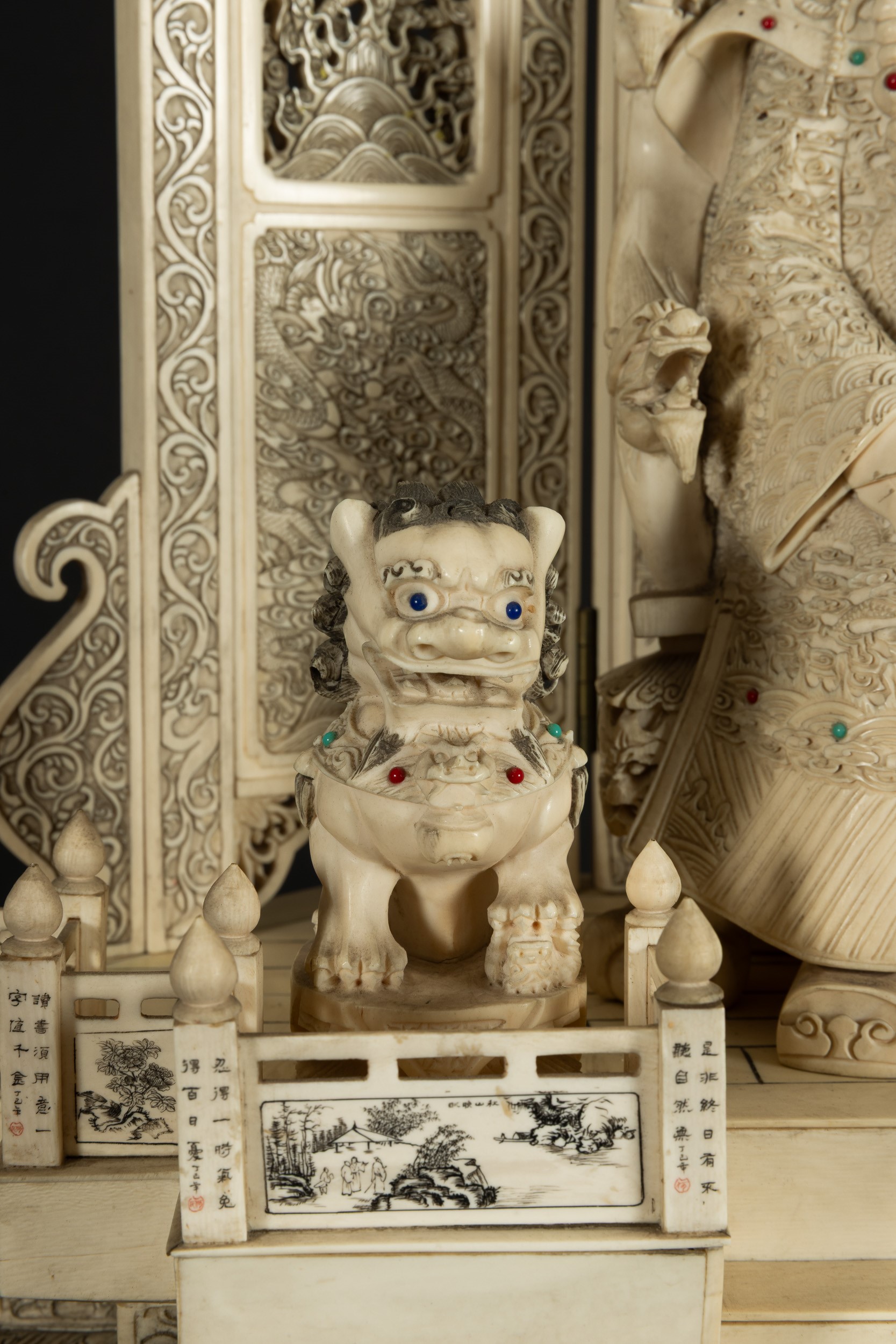 Cina, Dinastia Qing, Coppia di figure in avorio raffiguranti imperatore e imperatrice