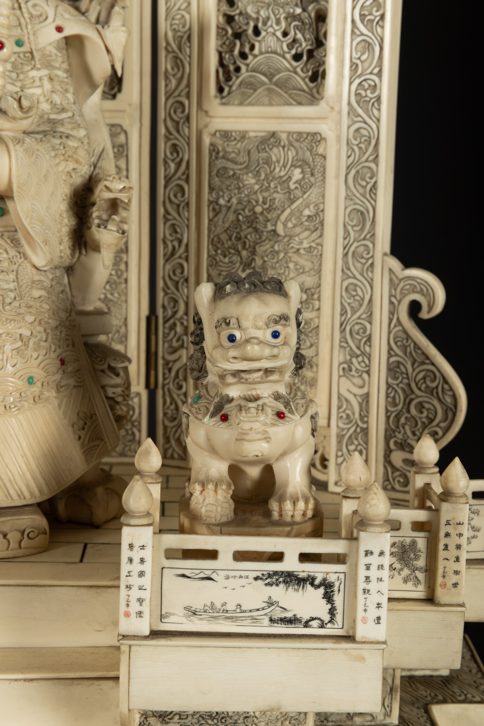 Cina, Dinastia Qing, Coppia di figure in avorio raffiguranti imperatore e imperatrice