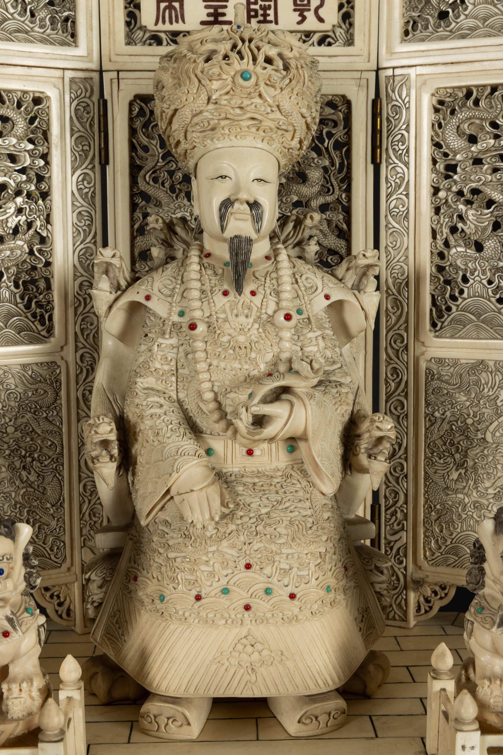Cina, Dinastia Qing, Coppia di figure in avorio raffiguranti imperatore e imperatrice