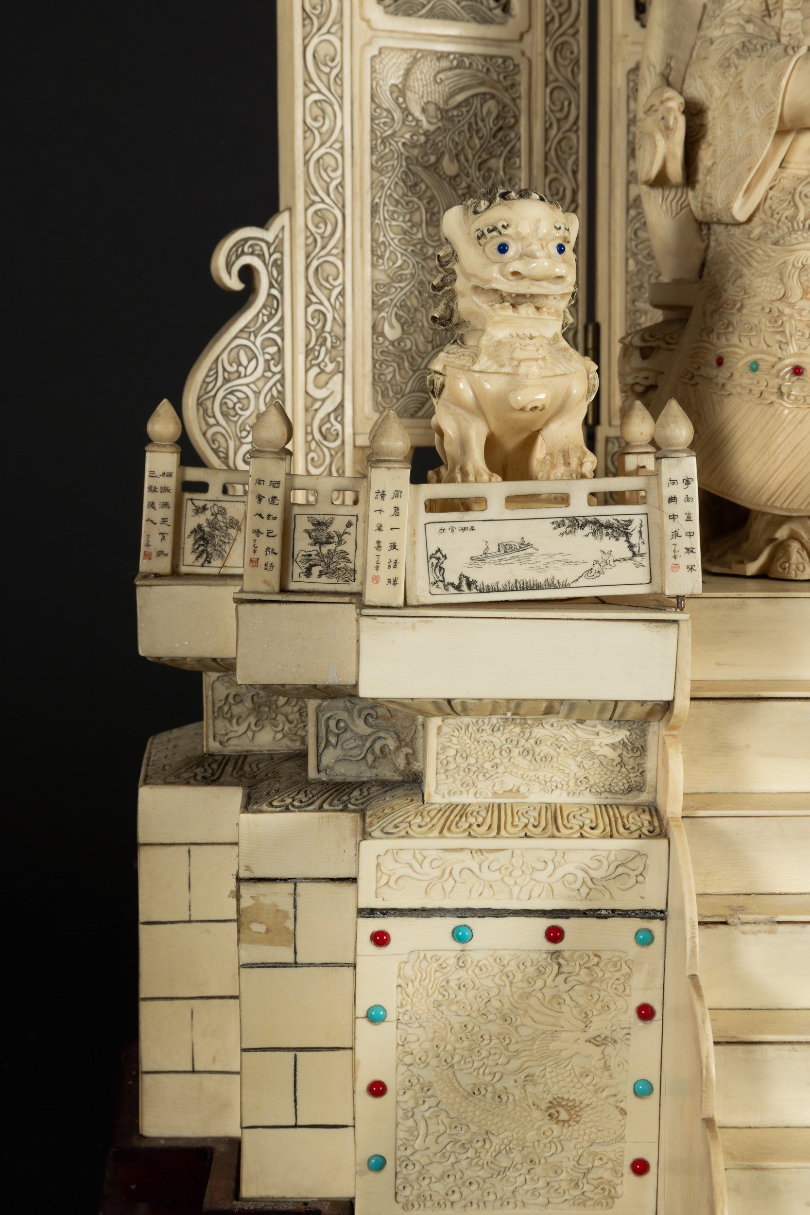 Cina, Dinastia Qing, Coppia di figure in avorio raffiguranti imperatore e imperatrice