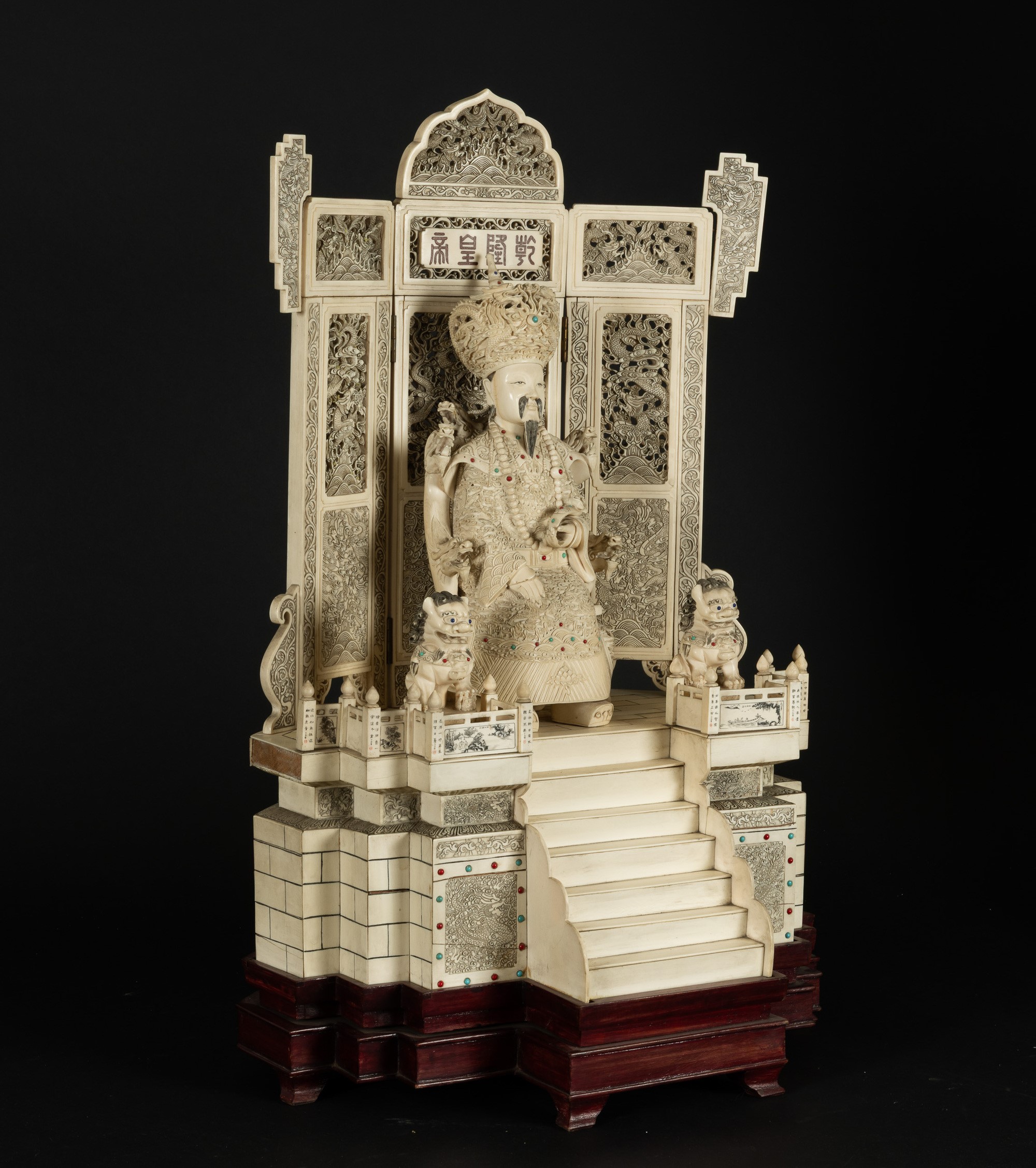 Cina, Dinastia Qing, Coppia di figure in avorio raffiguranti imperatore e imperatrice