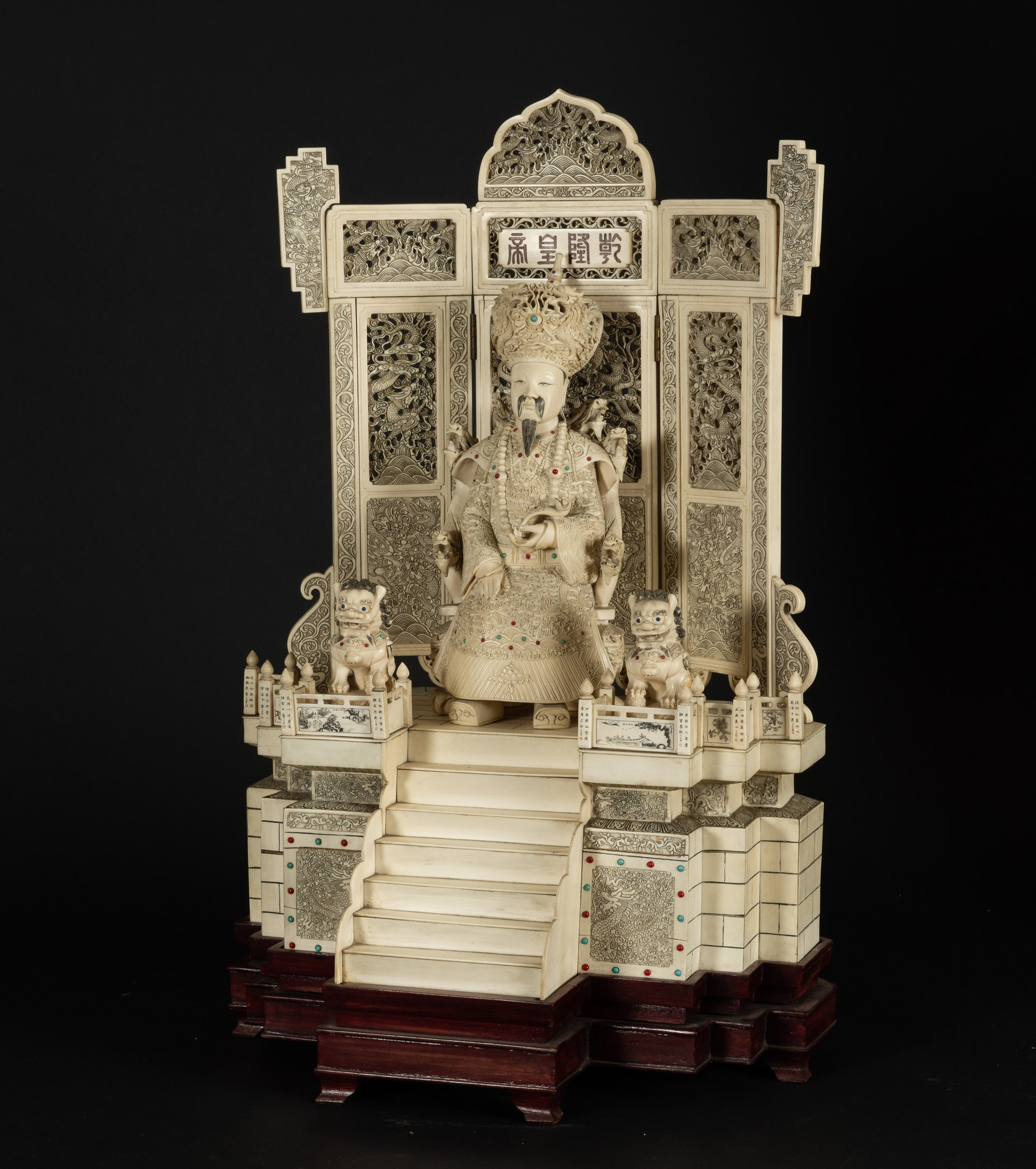 Cina, Dinastia Qing, Coppia di figure in avorio raffiguranti imperatore e imperatrice