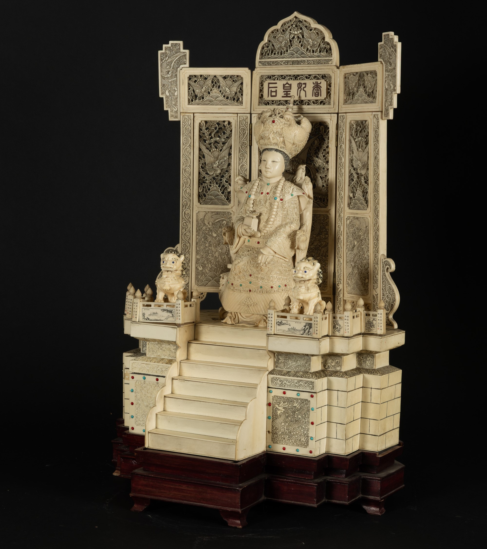 Cina, Dinastia Qing, Coppia di figure in avorio raffiguranti imperatore e imperatrice