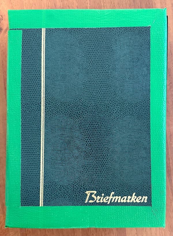 SVIZZERA 1900/2003 - Collezione/accumulazione di francobolli usati con diverse ripetizioni in un grande classificatore. In fondo appendice di francobolli nuovi. Alto valore di catalogo.