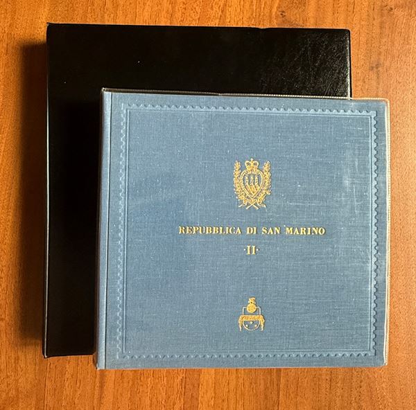AREA ITALIANA 1942/2013 - Due album con francobolli di Regno, Repubblica e San Marino, generalmente nuovi, con alcune interessanti presenze e buon valore facciale. Di sicuro interesse.