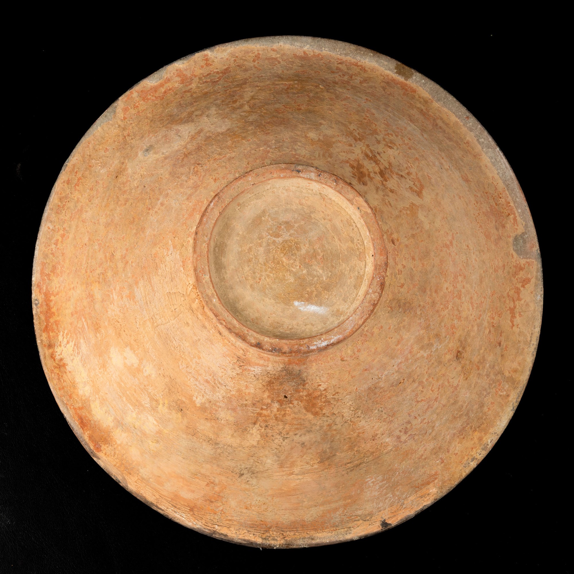 Ciotola in terracotta policroma con decori raffiguranti una capra, Persia, XV secolo