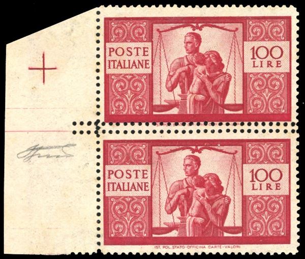 1946 - 100 lire Democratica, I lastra, dent. 14 x 14, coppia verticale con doppia dentellatura al centro, pos. 71 e 81 (565x), bordo di foglio, gomma originale integra, perfetta. Rara e di ottima qualità. Carraro, Ferrario.