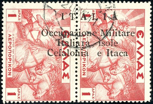 CEFALONIA E ITACA - EMISSIONI DI ARGOSTOLI POSTA AEREA 1941 - 1 d. + 1 d. Mitologica, soprastampa a macchina verticale dal basso in alto, varietà "ITALIAIA" al posto di "ITALIANA" (2c+2e), usato, perfetto. Rarissimo. A.Diena, cert. Raybaudi.