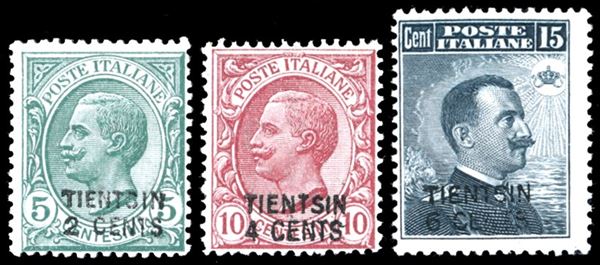 TIENTSIN 1917 - Soprastampati localmente a mano, serie completa (1/3), nuovi gomma originale integra, perfetti e molto freschi. Il n. 1 firmato Mondolfo, E.Diena e cert. Diena, cert. Ferrario per la serie.