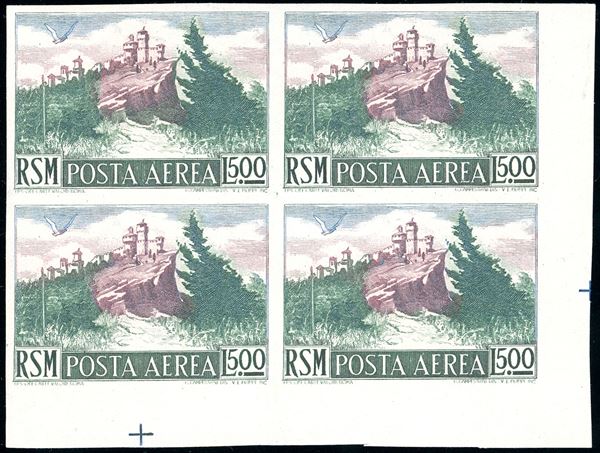 1950 - 500 lire Vedute, non dentellato (91b), blocco di quattro, angolo di foglio, gomma originale integra, perfetto. Bello e raro. Cert. Ferrario.