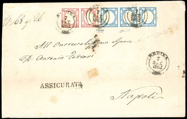1862 - 2 grana azzurro, striscia orizzontale di tre, 5 grana rosso carminio, coppia (20b,21), margini da ampi a rasenti, su busta assicurata da L'Aquila 7/9/1862 a Napoli. Rara affrancatura, non elencata del catalogo Sassone.