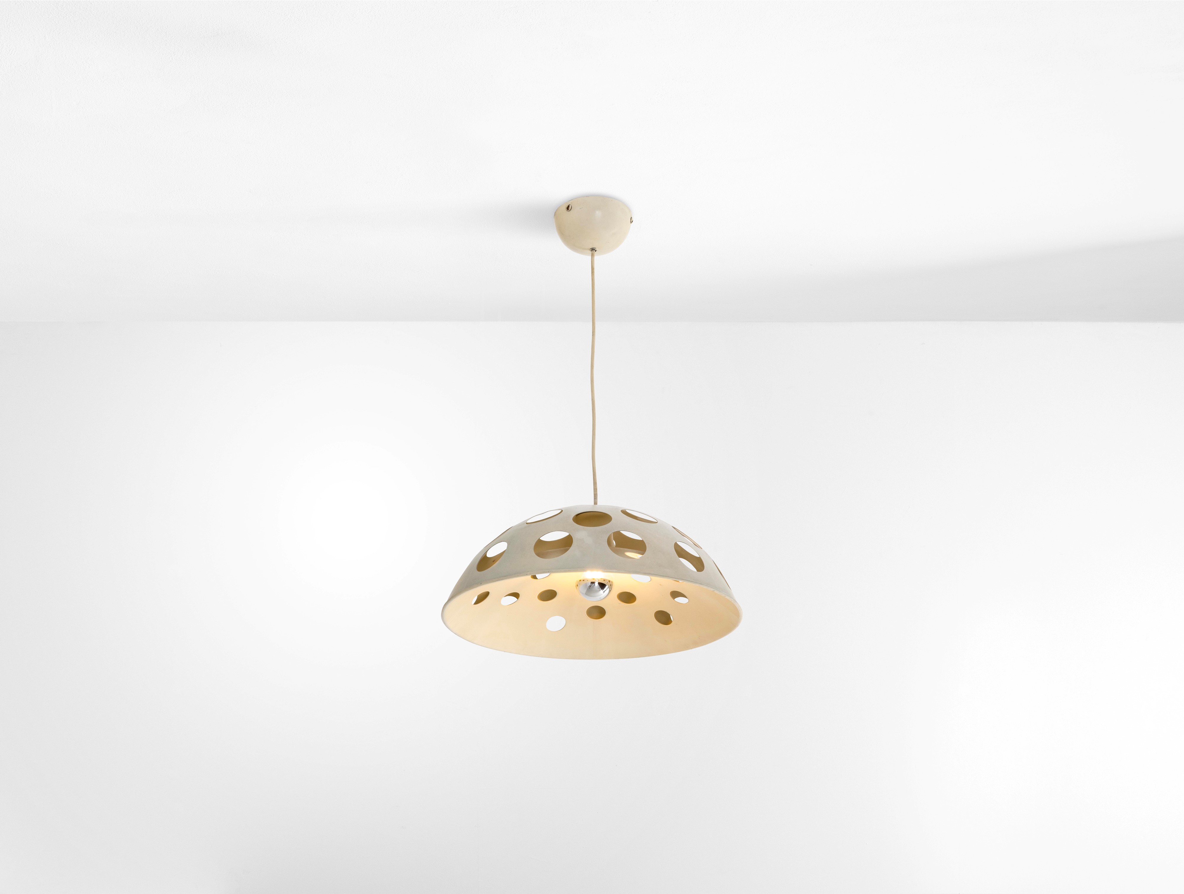 Gino Sarfatti - Lampada a sospensione mod. 2131, alluminio laccato microforato, 1969