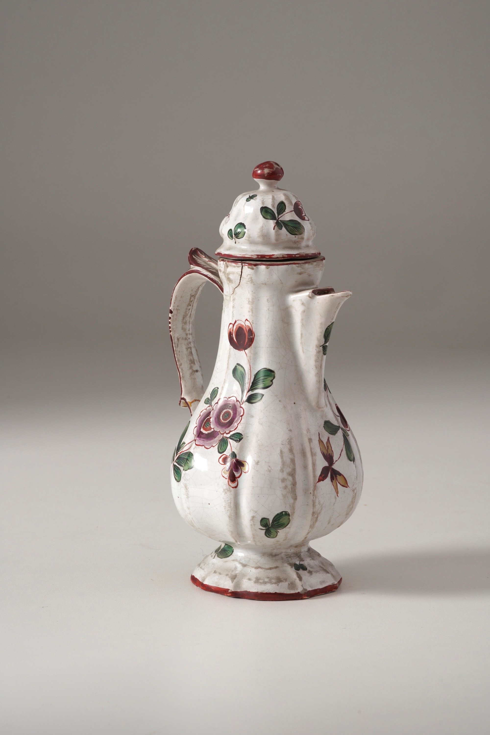 Caffettiera. Probabilmente Veneto, decorata alla maniera di Finck, XX secolo.