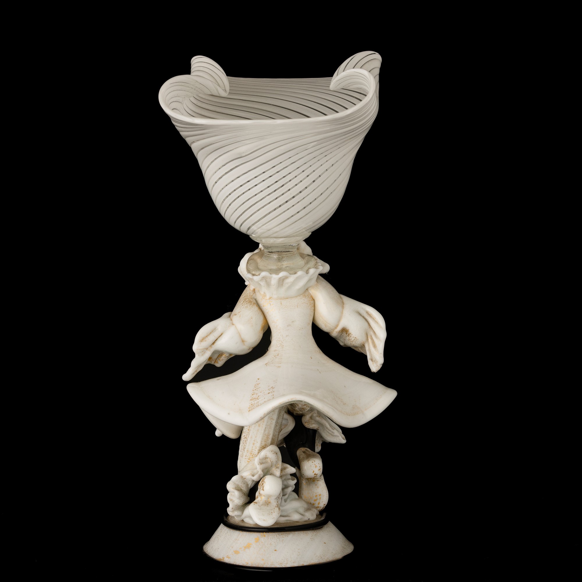 Murano, Centrotavola in vetro soffiato raffigurante moretto reggente coppa in vetro lattimo (XX s...