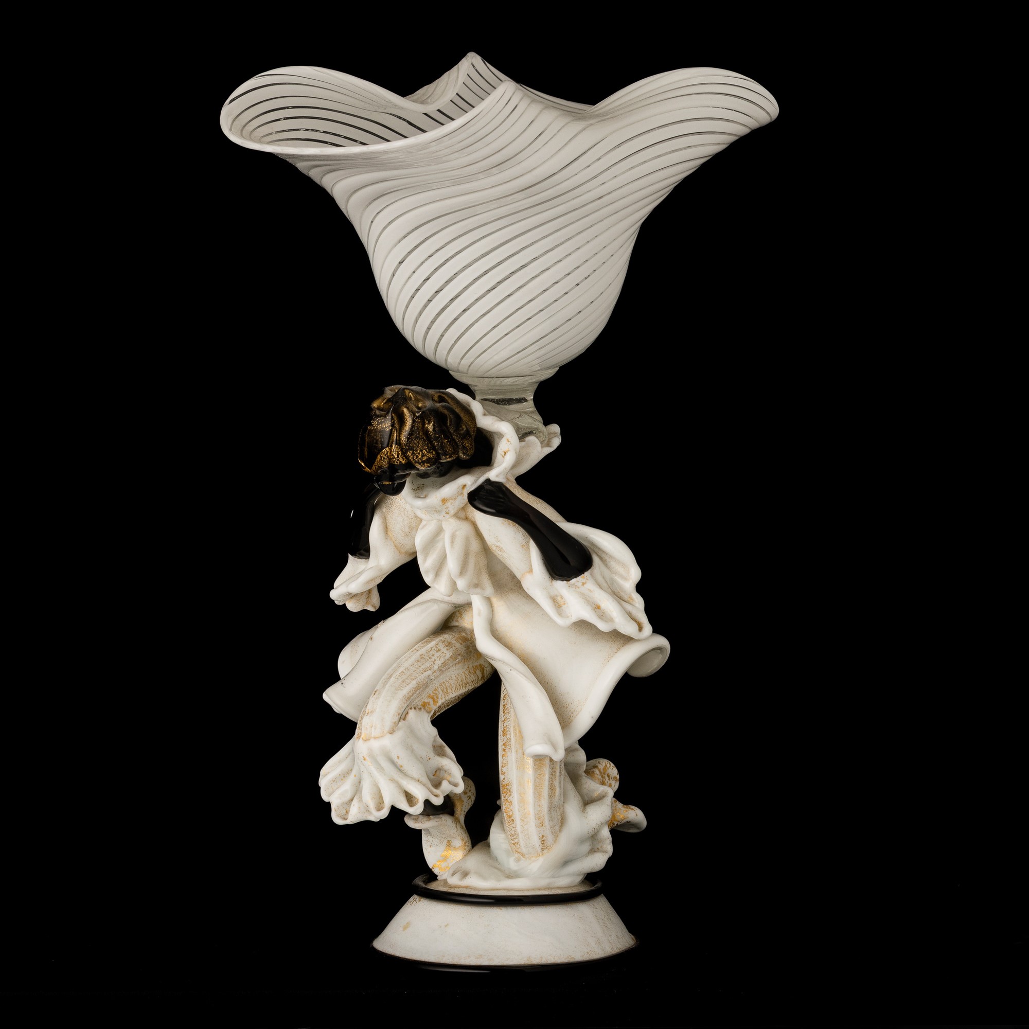 Murano, Centrotavola in vetro soffiato raffigurante moretto reggente coppa in vetro lattimo (XX s...