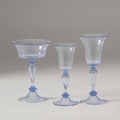 Murano, Tre calici in vetro color azzurro polvere, 20° secolo