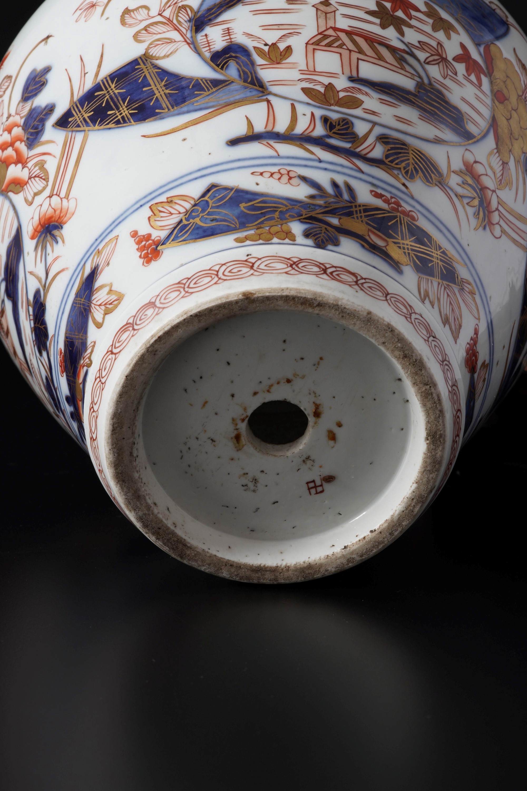 Potiche, porcellana Samson in stile Imari, scena paesaggistica entro riserva e decorazioni florea...