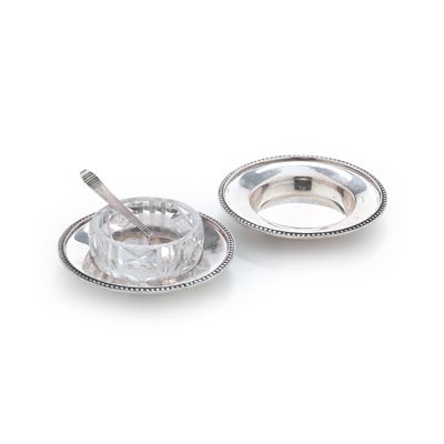 Petruzzi & Branca (argentiere), Coppia di piattini in argento fuso e sagomato con inserti in vetr...