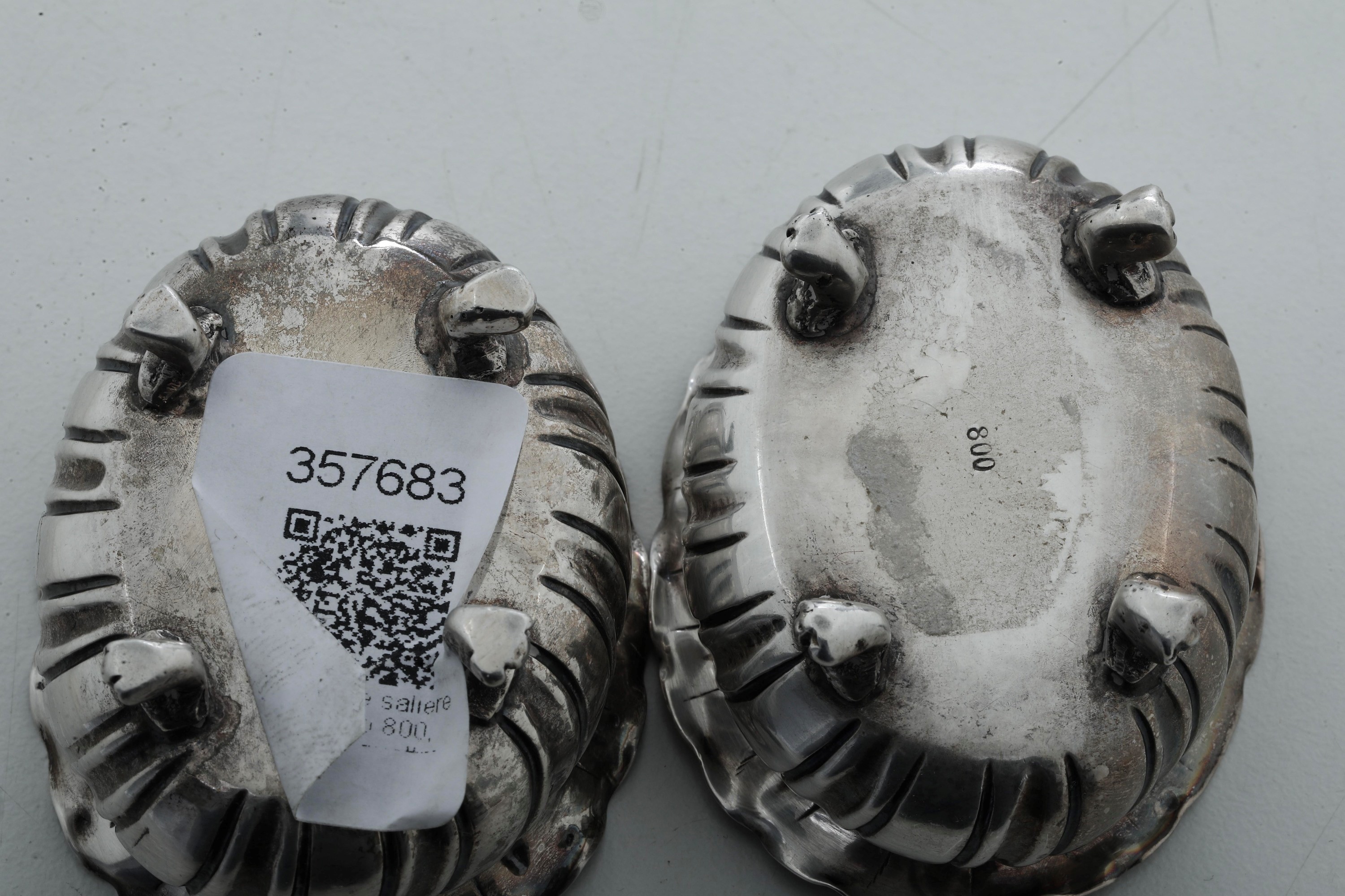 Argenteria italiana, Due saliere in argento fuso e sagomato (prima metà del XX secolo)