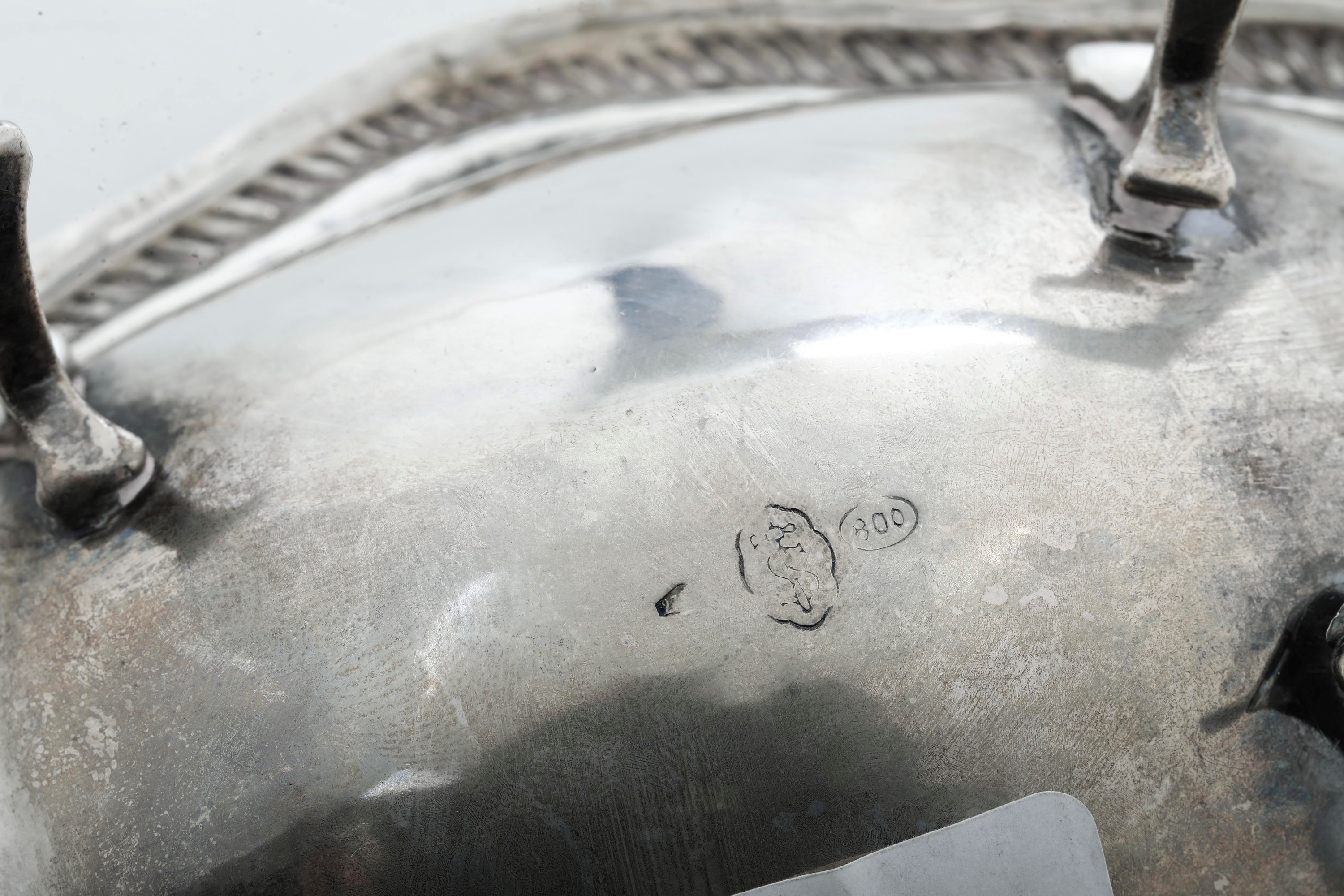 Saliera ovale, argenteria italiana del XX secolo, argento fuso e sagomato