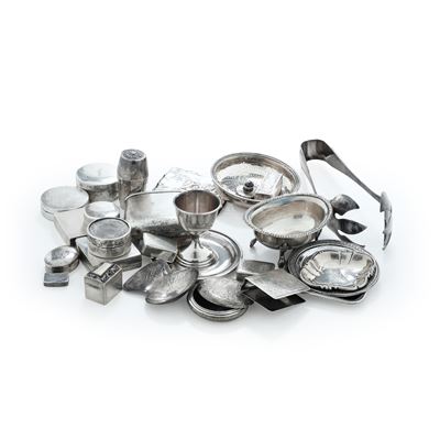 Insieme di oggetti in argento, argento fuso e sagomato, XX secolo