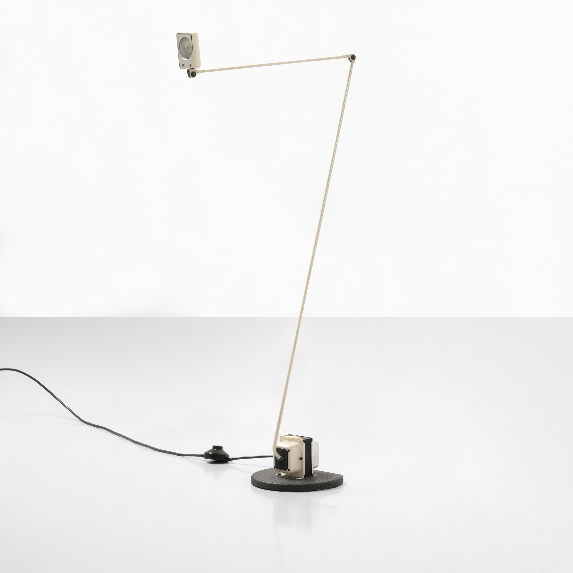 Tommaso Cimini - Lampada da terra orientabile mod. Daphine, metallo e ghisa, Italia, circa 1970