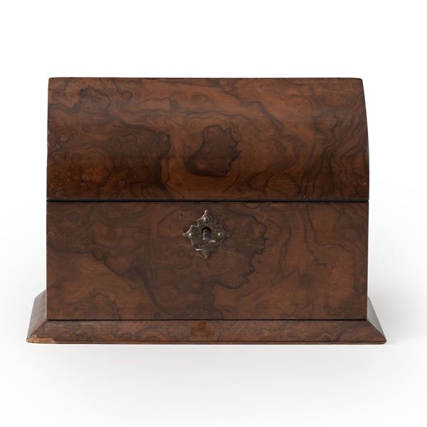 Cofanetto da viaggio per liquori impiallacciato in radica