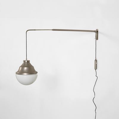 Lampada da parete in metallo e vetro opalino, Italia, ca. 1970