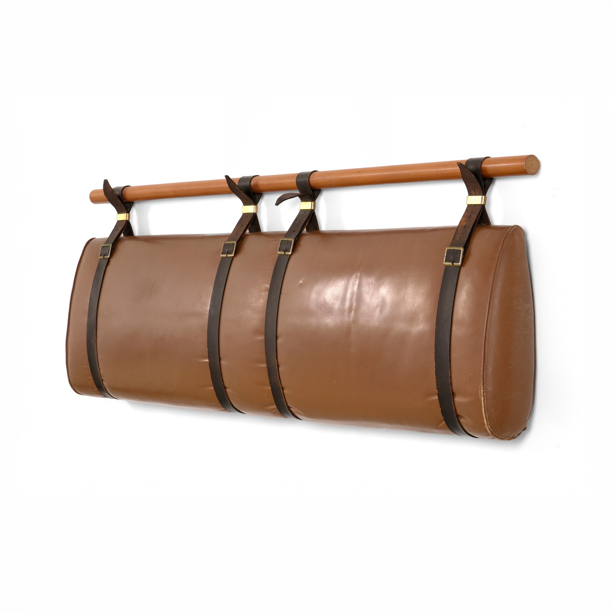 Testiera, struttura in legno rivestita in cuoio con dettagli in ottone (Italia, circa 2000)