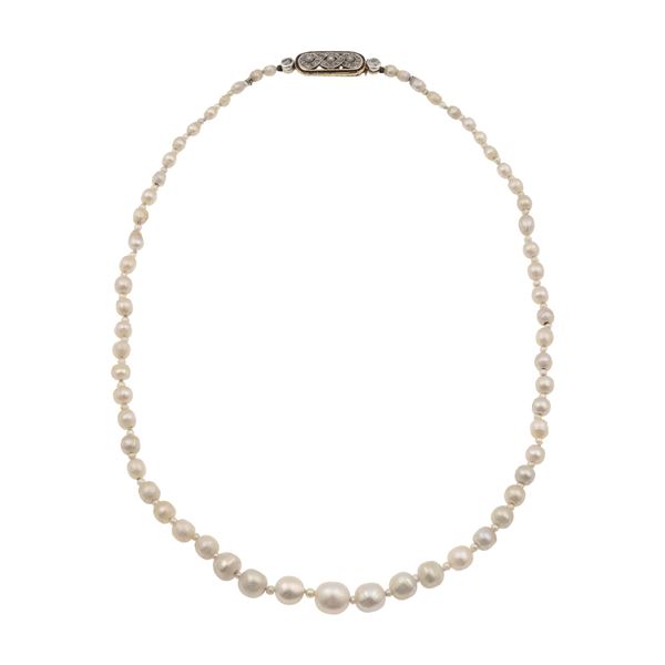 Natural saltwater and cultured pearl and gold necklace. Gemmological Report Cisgem n. 31410