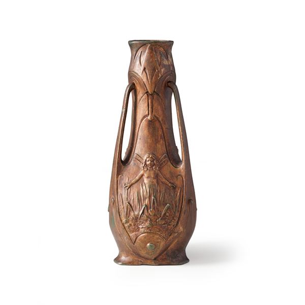 Vaso decorativo in metallo, firmato J. Garnier