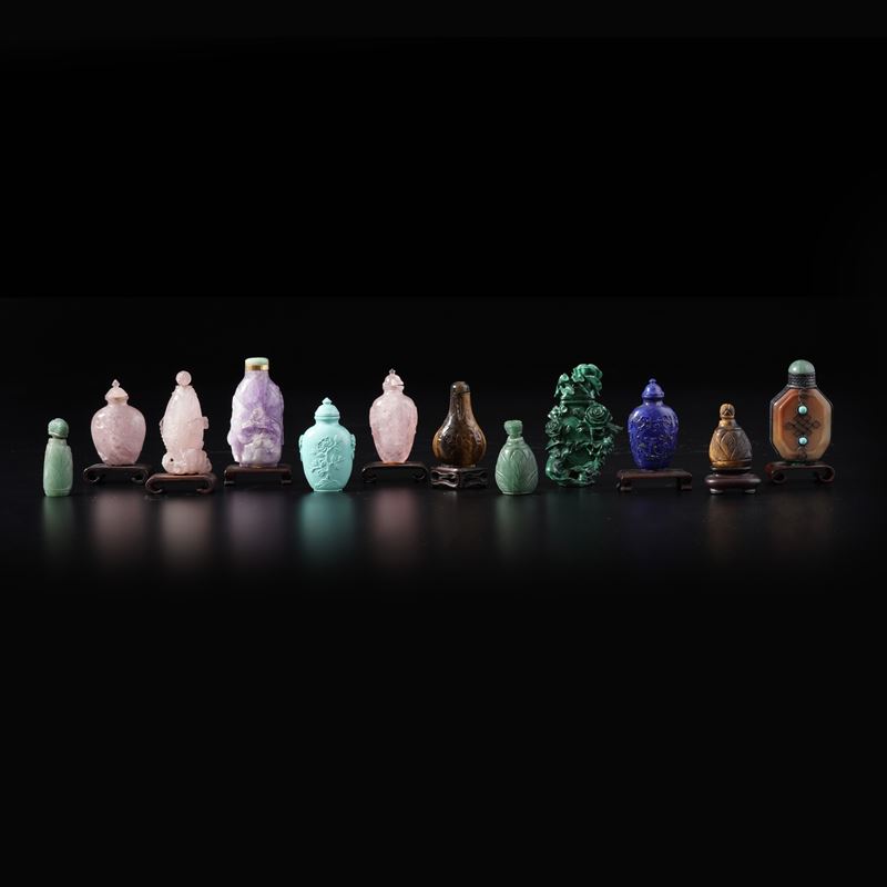 Insieme di snuff bottles in pietra dura